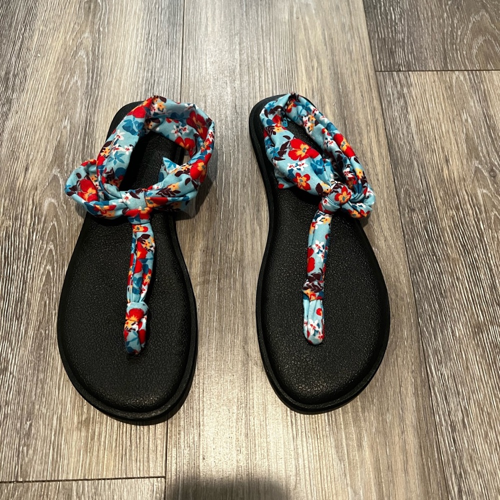 Sanuk Black Sandals with Floral Straps